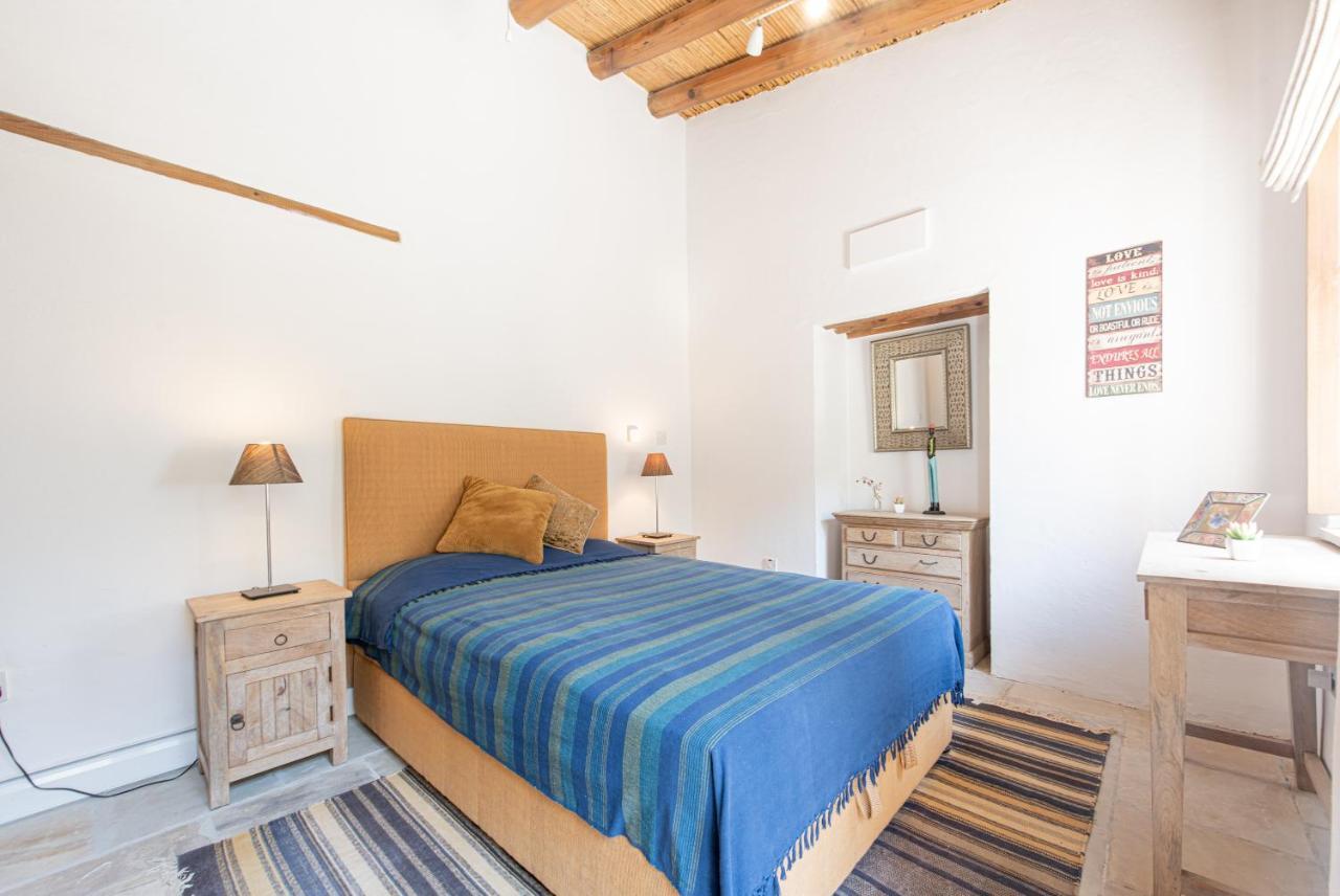 The Carob Tree Villa - Rustic Luxury Home With Access To Pool And Restaurant Larnaca Exteriör bild