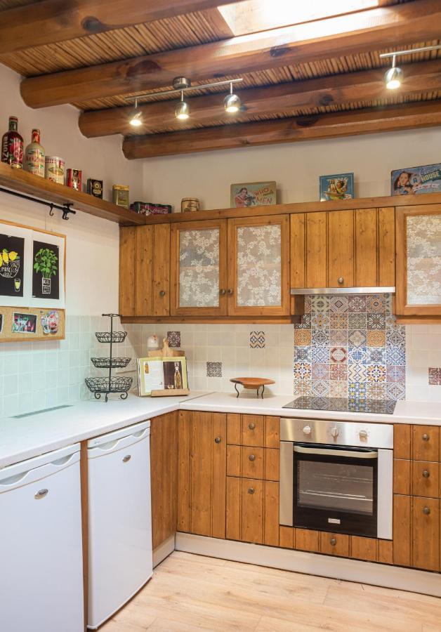 The Carob Tree Villa - Rustic Luxury Home With Access To Pool And Restaurant Larnaca Exteriör bild