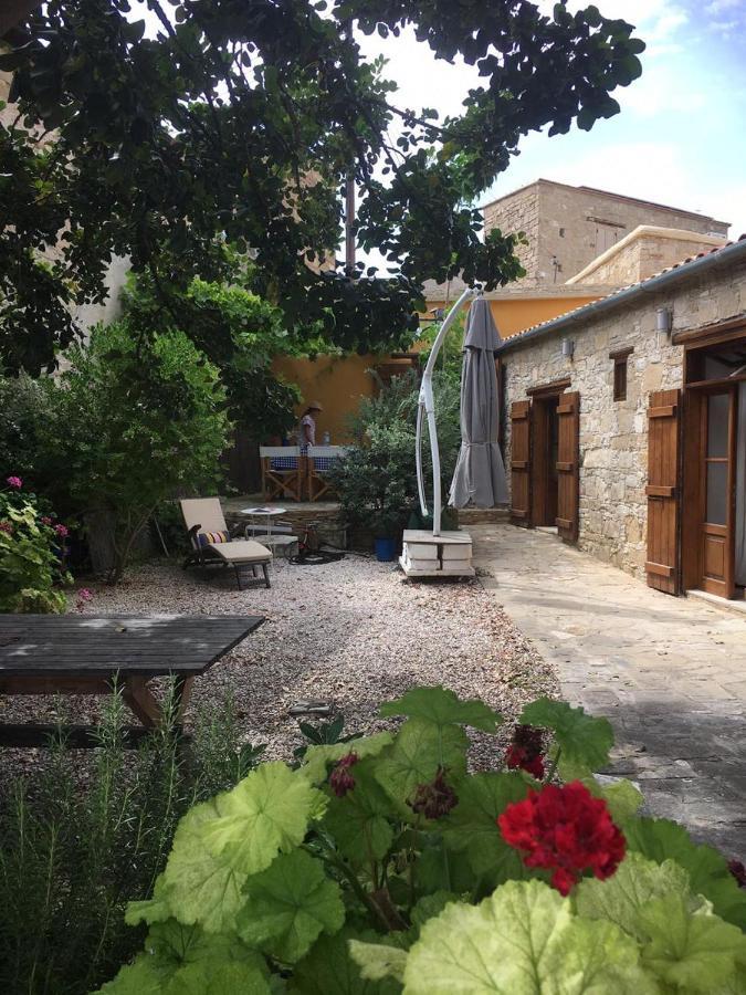 The Carob Tree Villa - Rustic Luxury Home With Access To Pool And Restaurant Larnaca Exteriör bild