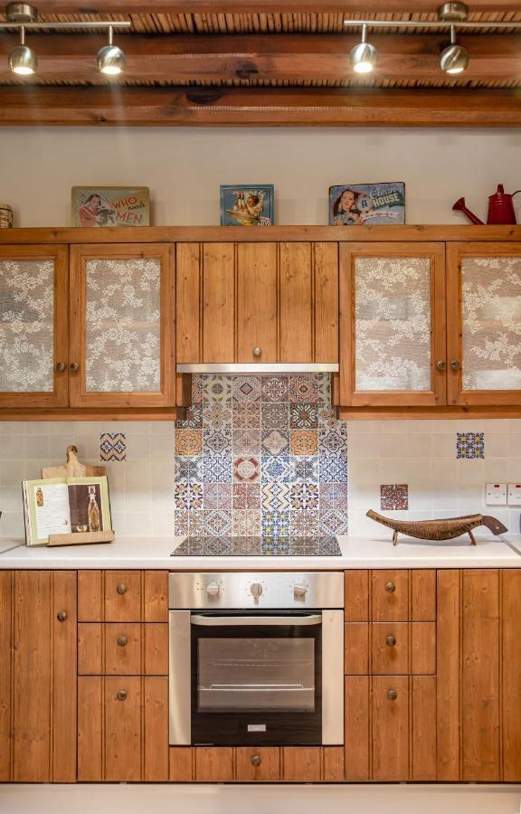 The Carob Tree Villa - Rustic Luxury Home With Access To Pool And Restaurant Larnaca Exteriör bild
