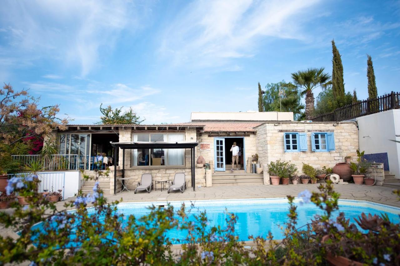 The Carob Tree Villa - Rustic Luxury Home With Access To Pool And Restaurant Larnaca Exteriör bild